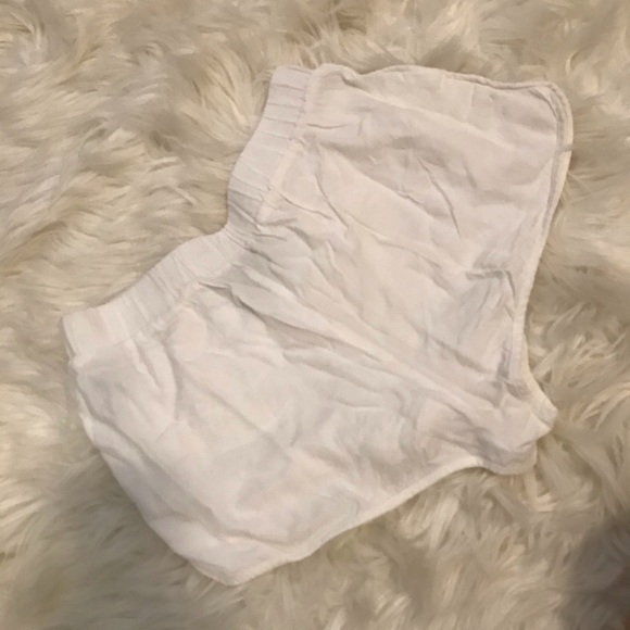 white shorts | f21 - Picture 2 of 3